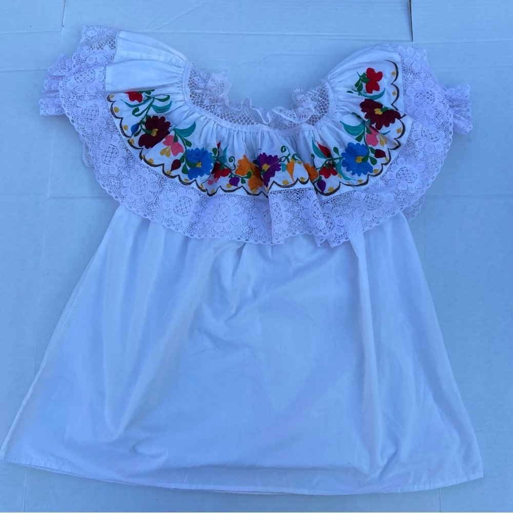 ❤️Mexican blouse hand made sewing, white Preowned size M-L No size tag🌺
